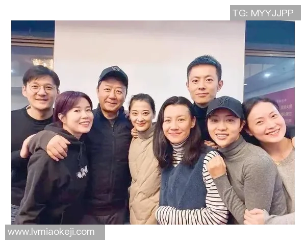 足球明星惊喜造访粉丝家中共度温馨时光引发热烈讨论