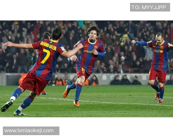 足球明星精彩瞬间踩球特写展现运动魅力与激情的完美结合