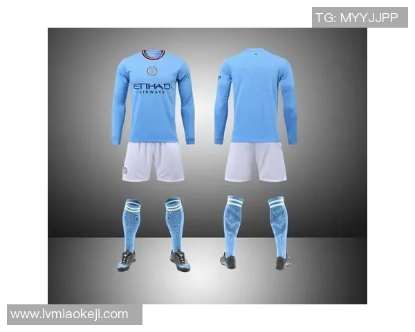 冬季足球明星时尚穿搭揭秘温暖与风格兼具的衣物选择