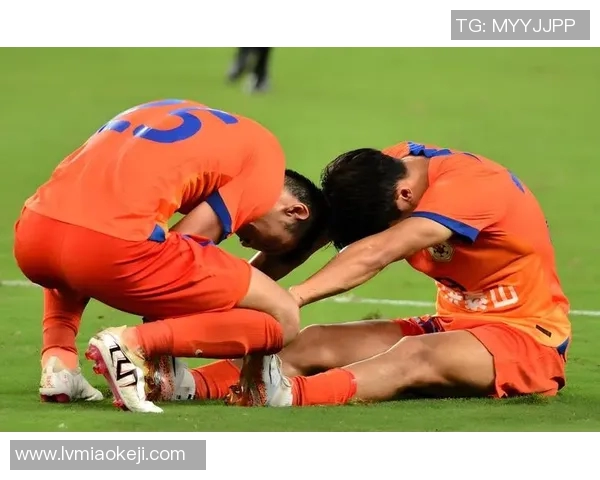 足球明星品尝传统美食馒头的趣味视频分享与精彩瞬间回顾 足球明星品尝传统美食馒头的趣味视频分享与精彩瞬间回顾